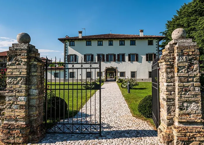 فندق مبيت وإفطار Minini 4*